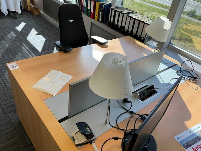 Bureau opstelling - afbeelding 4 van  6