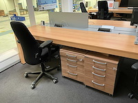 Bureau opstelling - afbeelding 3 van  7