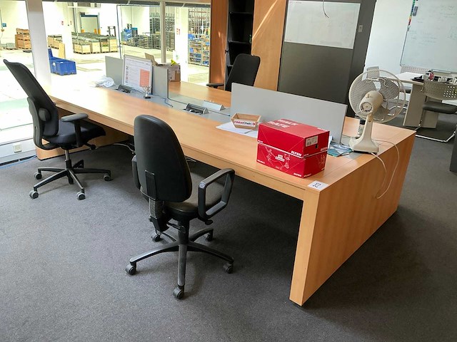 Bureau opstelling - afbeelding 1 van  6