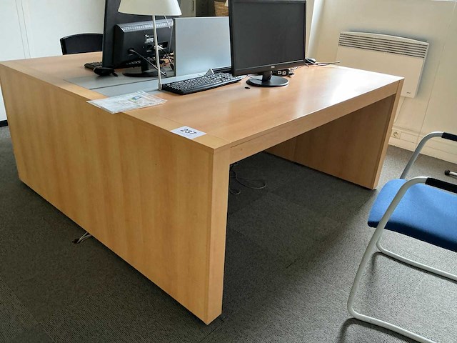 Bureau opstelling - afbeelding 3 van  8