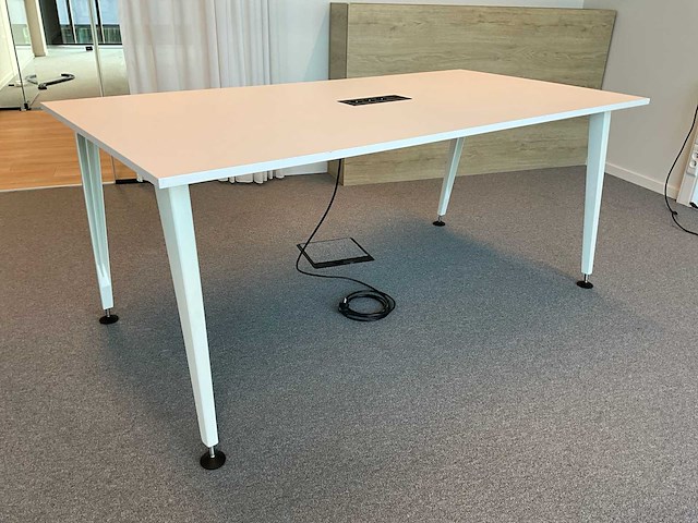 Bureau sedus met cisco meraki switch - afbeelding 2 van  11