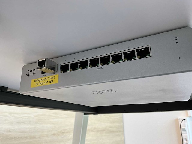 Bureau sedus met cisco meraki switch - afbeelding 6 van  11