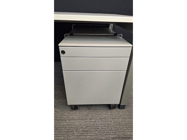 Bureau steelcase met ladenblok - afbeelding 9 van  11