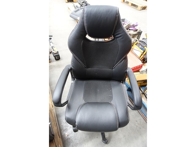 Bureau + stoel - afbeelding 2 van  2