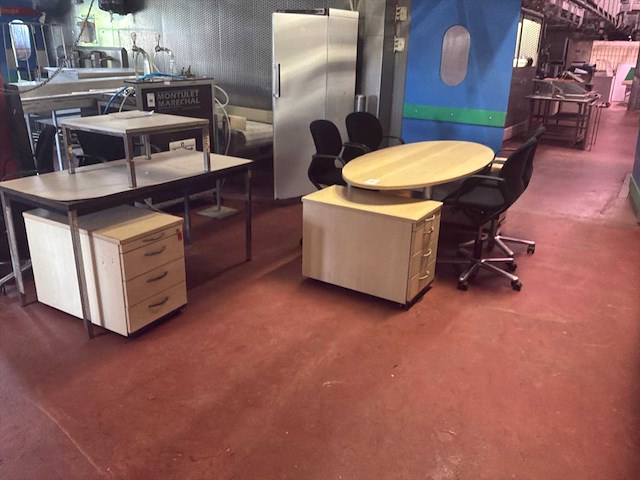 Bureau - afbeelding 1 van  5
