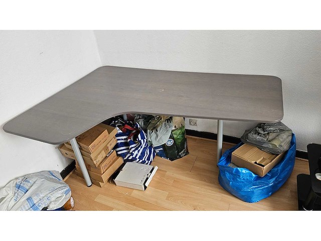 Bureau - afbeelding 1 van  7
