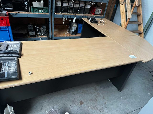 Bureau - afbeelding 1 van  2