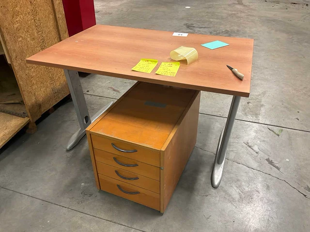 Bureau - afbeelding 1 van  4