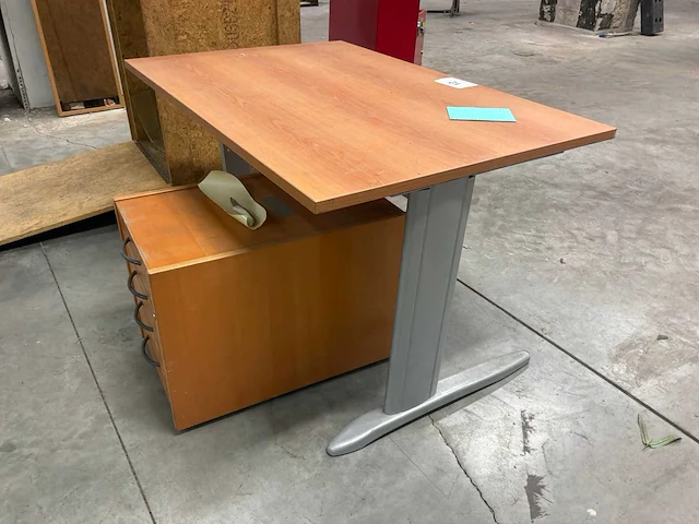 Bureau - afbeelding 3 van  4
