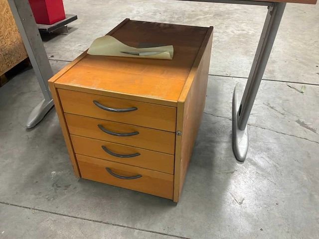 Bureau - afbeelding 4 van  4