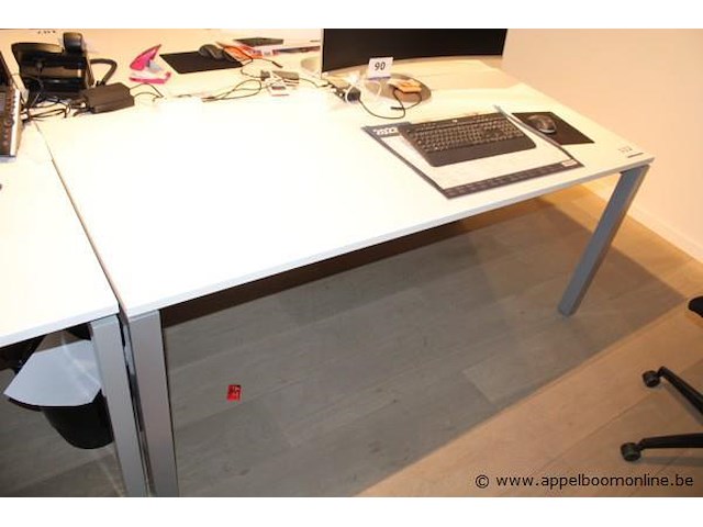 Bureau - afbeelding 1 van  1