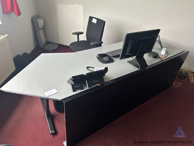 Bureau - afbeelding 1 van  1