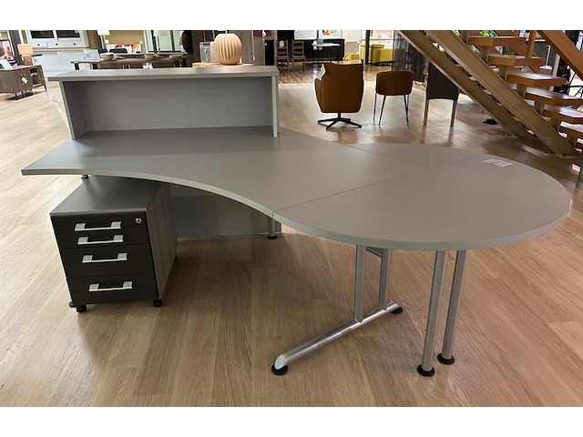 Bureau - afbeelding 1 van  5