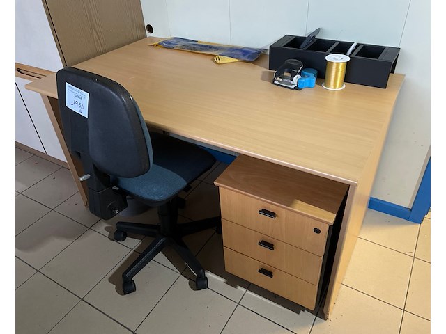 Bureau - afbeelding 1 van  1