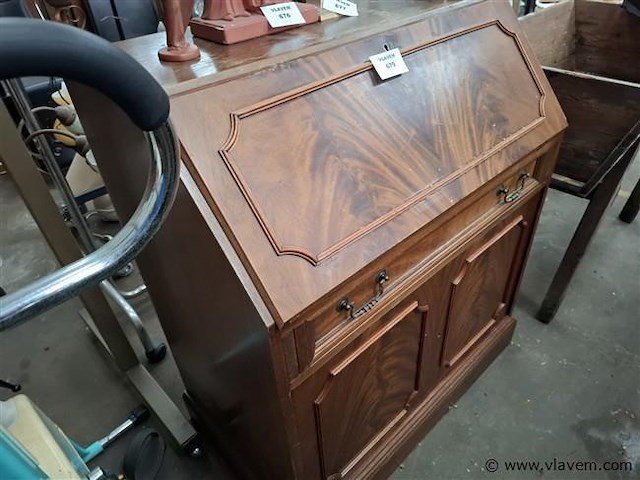Bureau - afbeelding 1 van  1