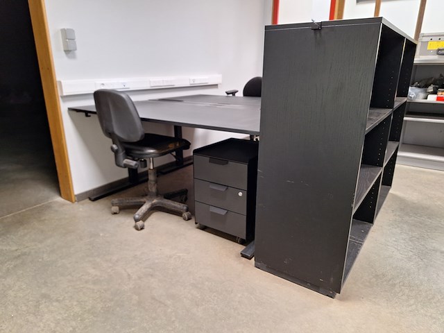 Bureau - afbeelding 1 van  2