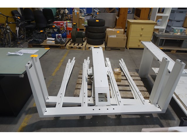 Bureau - afbeelding 1 van  2