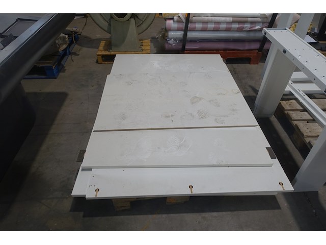 Bureau - afbeelding 2 van  2