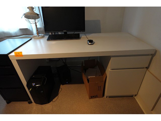 Bureau - afbeelding 1 van  3