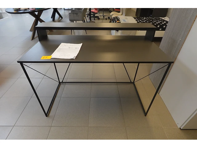 Bureau - afbeelding 1 van  4