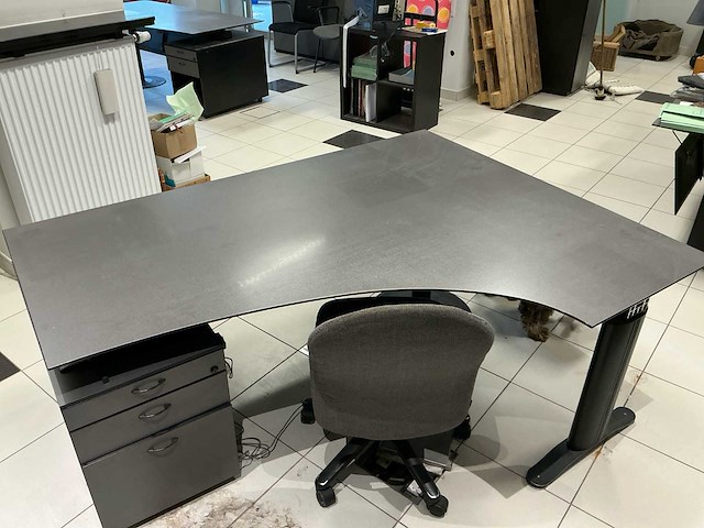 Bureau - afbeelding 1 van  3