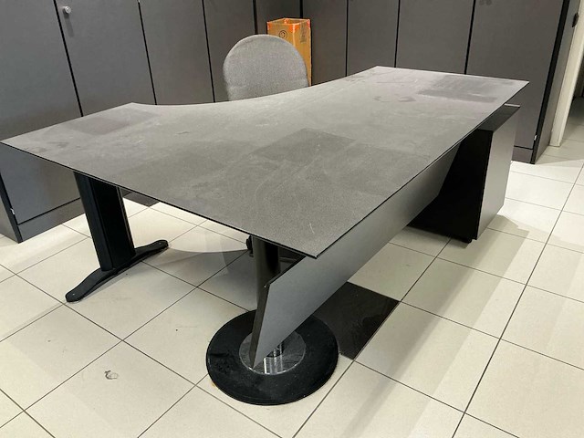 Bureau - afbeelding 1 van  3