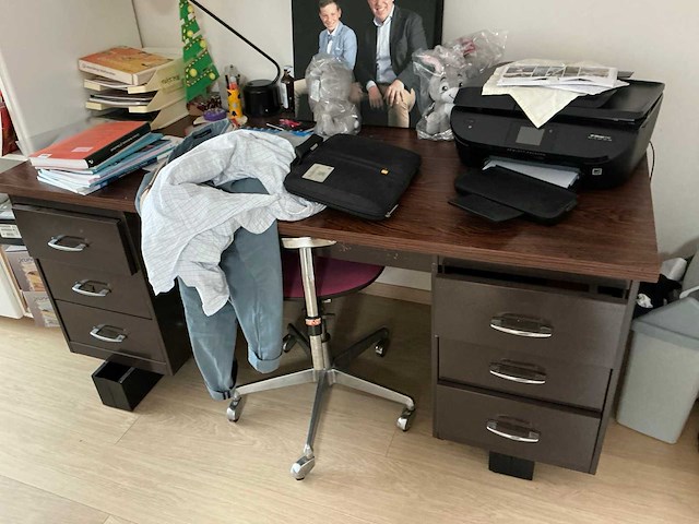 Bureau - afbeelding 1 van  6