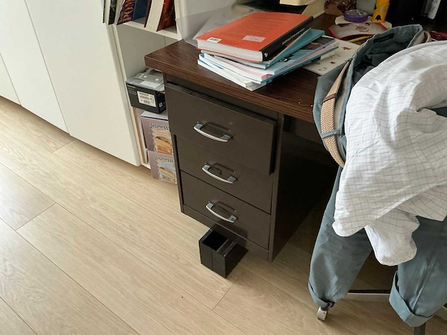 Bureau - afbeelding 3 van  6
