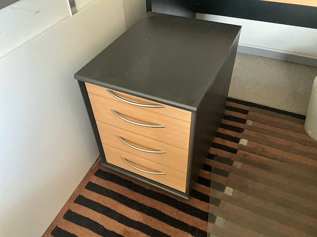 Bureau - afbeelding 2 van  7