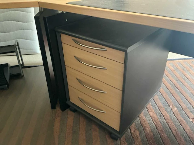 Bureau - afbeelding 3 van  7