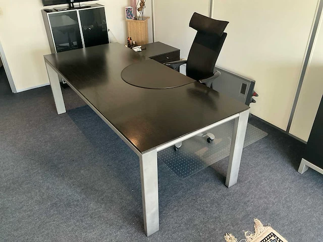 Bureau - afbeelding 1 van  5