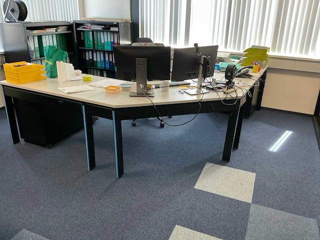 Bureau - afbeelding 1 van  4