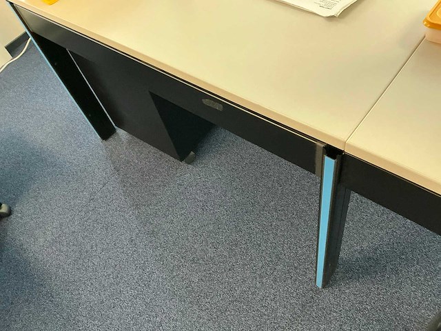 Bureau - afbeelding 3 van  4