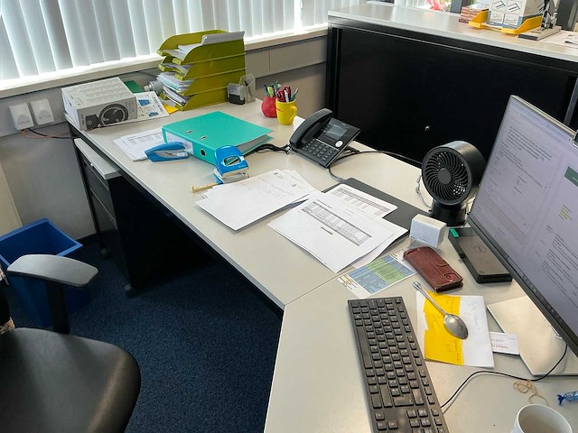Bureau - afbeelding 4 van  4