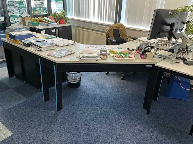 Bureau - afbeelding 1 van  5
