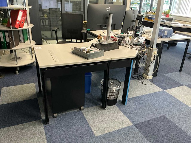 Bureau - afbeelding 1 van  4