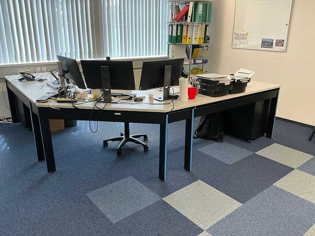 Bureau - afbeelding 1 van  9