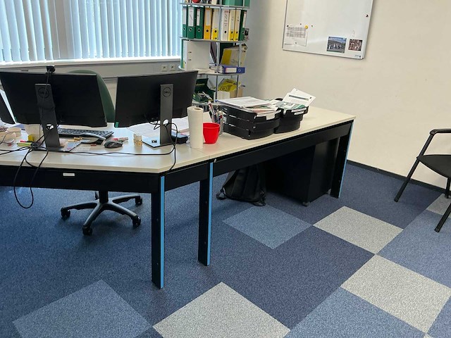 Bureau - afbeelding 3 van  9