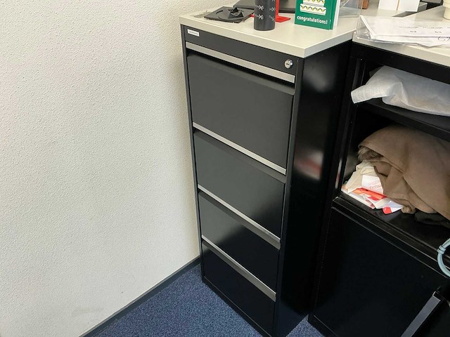 Bureau - afbeelding 7 van  9