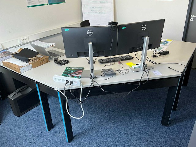 Bureau - afbeelding 1 van  4