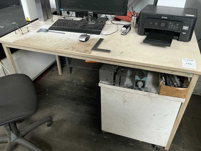 Bureau - afbeelding 1 van  3