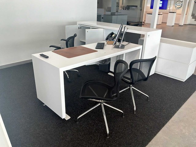 Bureau - afbeelding 1 van  6