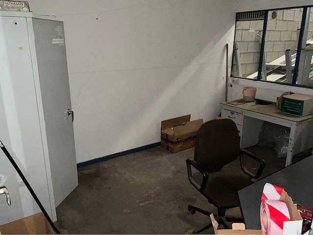 Bureau - afbeelding 1 van  4
