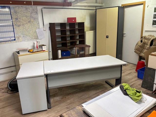 Bureau - afbeelding 1 van  6