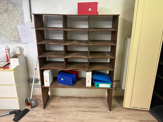 Bureau - afbeelding 6 van  6