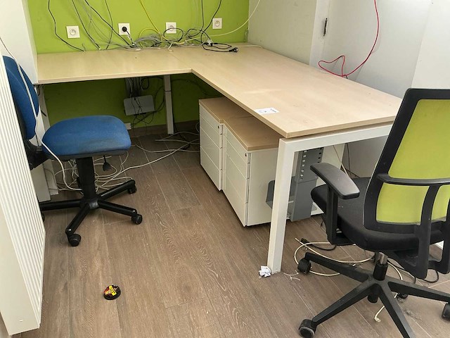 Bureau - afbeelding 1 van  5