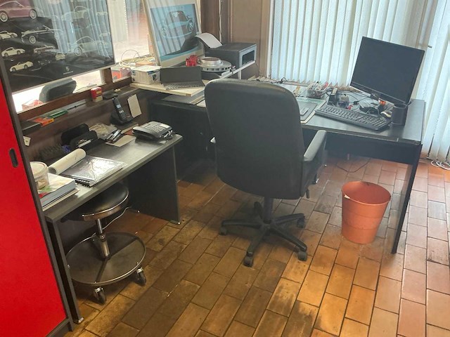 Bureau - afbeelding 1 van  1
