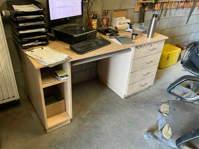 Bureau - afbeelding 2 van  2