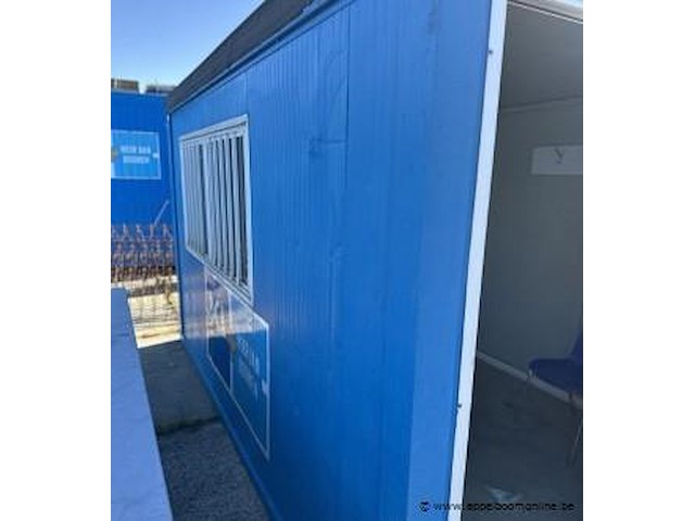 Bureaucontainer, ingericht met 2 tafels en stoel - afbeelding 4 van  4