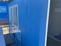 Bureaucontainer, ingericht met 2 tafels en stoel - afbeelding 4 van  4